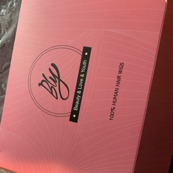 20” 100% human hair wig - Picture 3 of 3